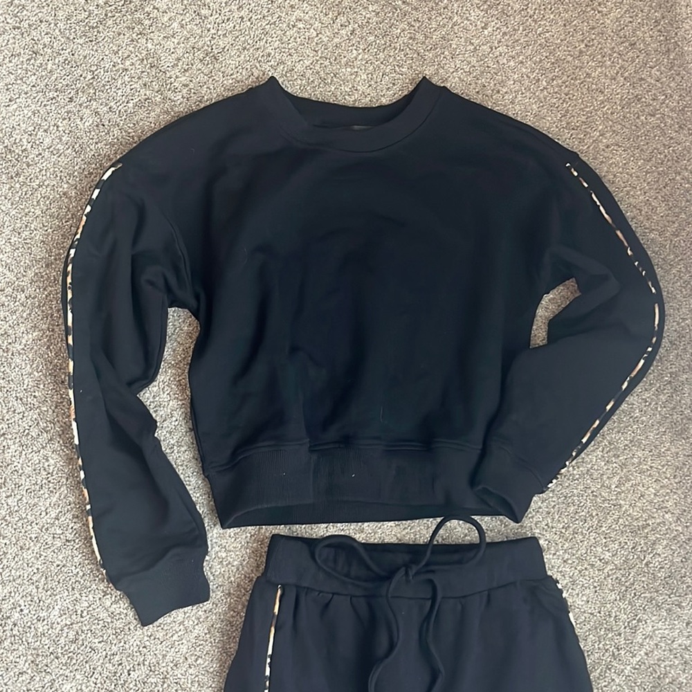 Kittenish sweatshirt and sweatpants matching SET. Both Size X-small